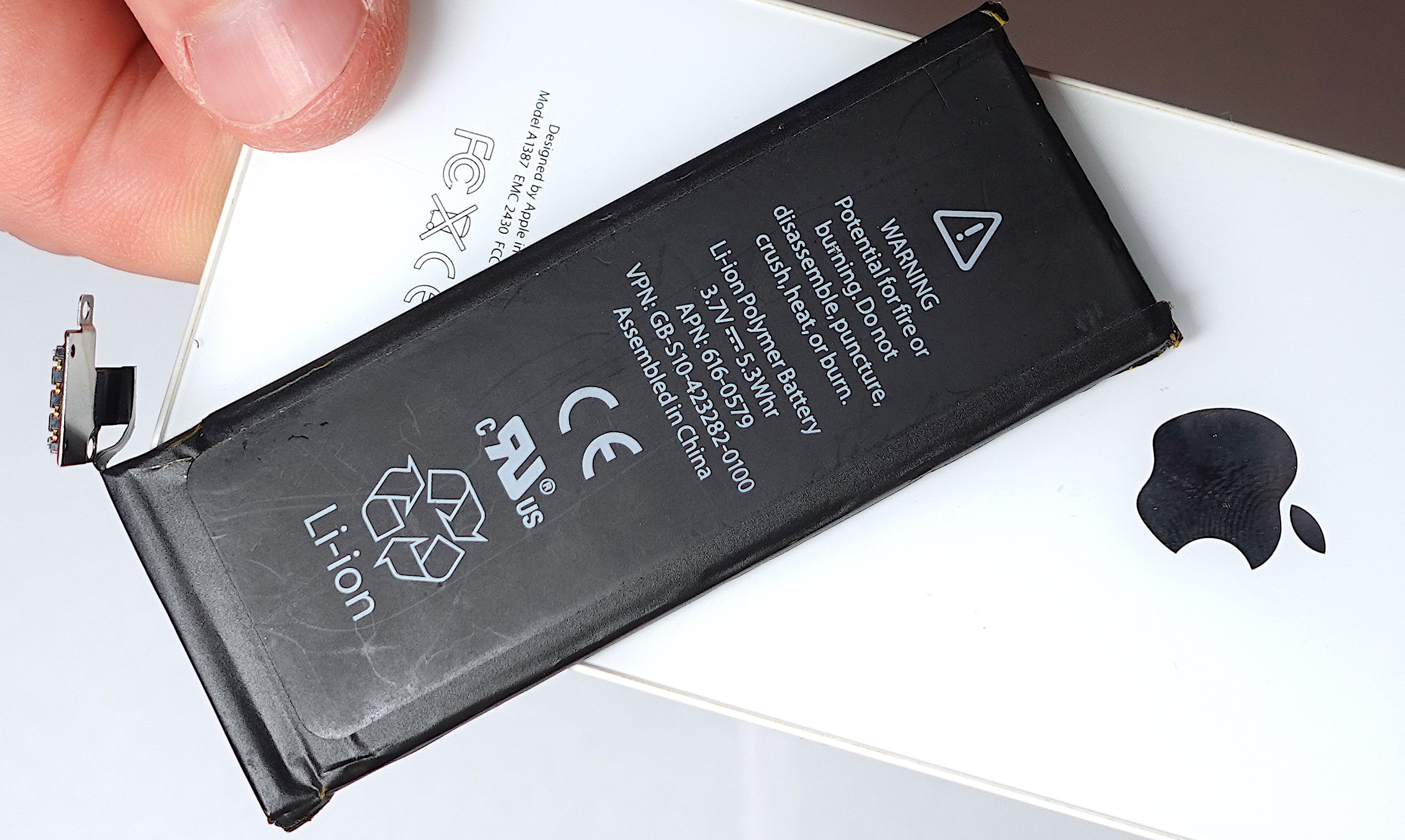 Jak vyměnit baterii iphone 4s